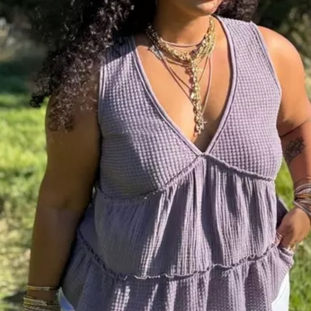 Women's Sleeveless V-Neck Top in Gray